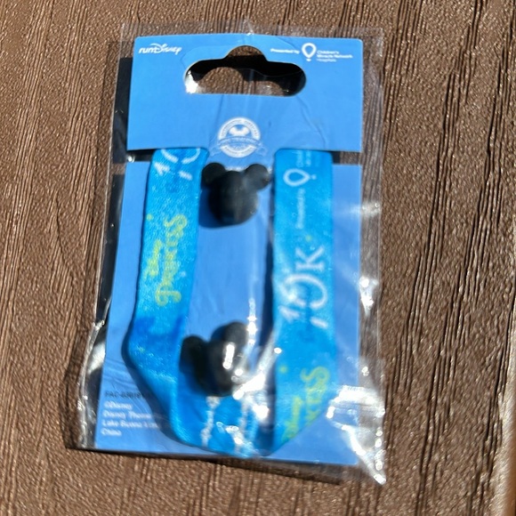 Disney Trading Pins 2018 Enchanted 10k Run Disney set of 2 NWT - Picture 5 of 7